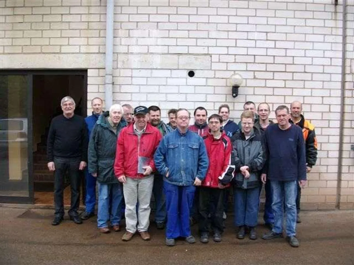Geschäfts- und Betriebsleitung der Verzinkerei Lennestadt und AWO-Besuchergruppe