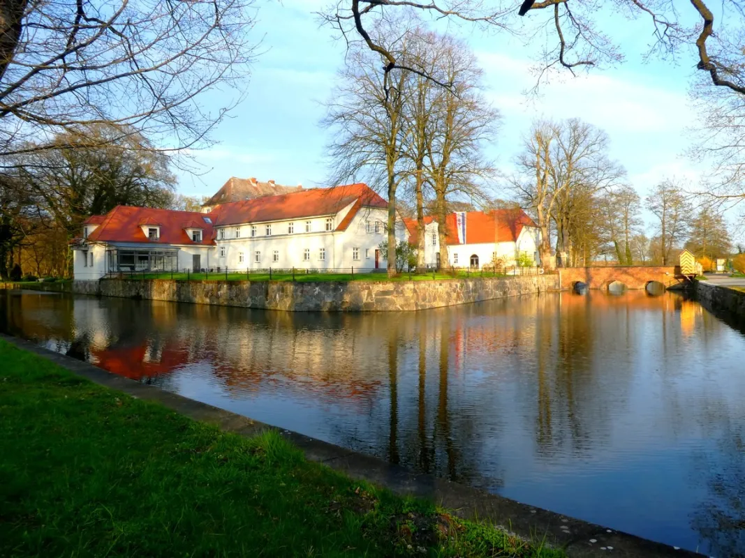 Winterliches Usedom: Eine Auszeit im Wasserschloss Mellenthin (© Ralph Kähne)