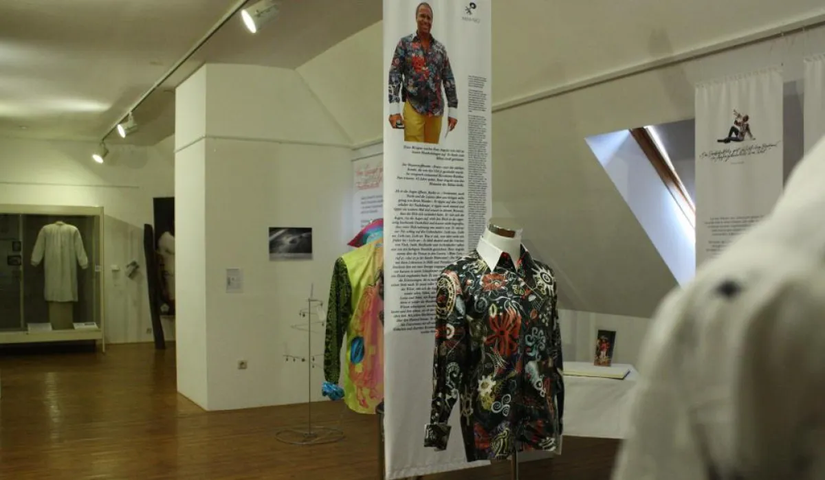 Das sensationelle Hemd ohne Naht (links) - Moderne Hemden von GERMENS (rechts)