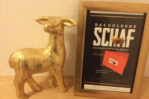 Bild: Das Schwarze Schaf vergoldet