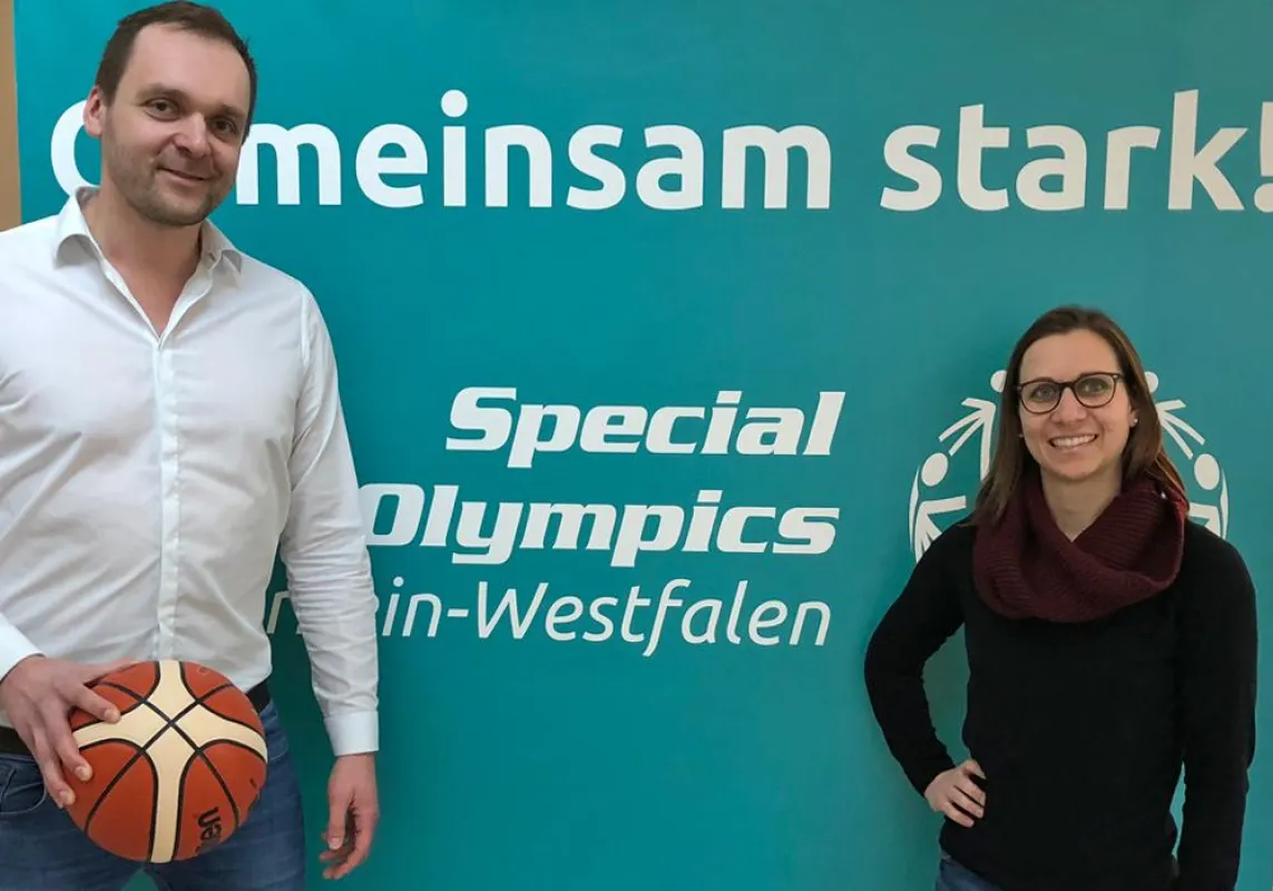 Martin Kordic (BaSpo) und Anna-Lena Schiel (Geschäftsstellenleiterin von Special Olympics NRW).