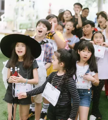 Bild: Zwischen Klongs und Hightechhochhaeusern - Thailändische Schauspielschule unter deutscher Leitung goes West