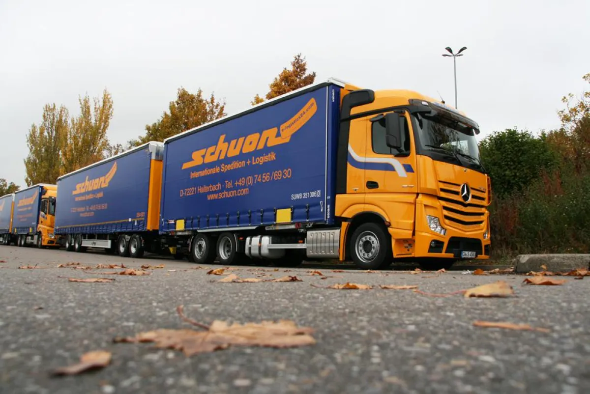 Im Herbst nahm Schuon den Linienverkehr per Lang-Lkw auf. (Foto: Alfred Schuon GmbH)