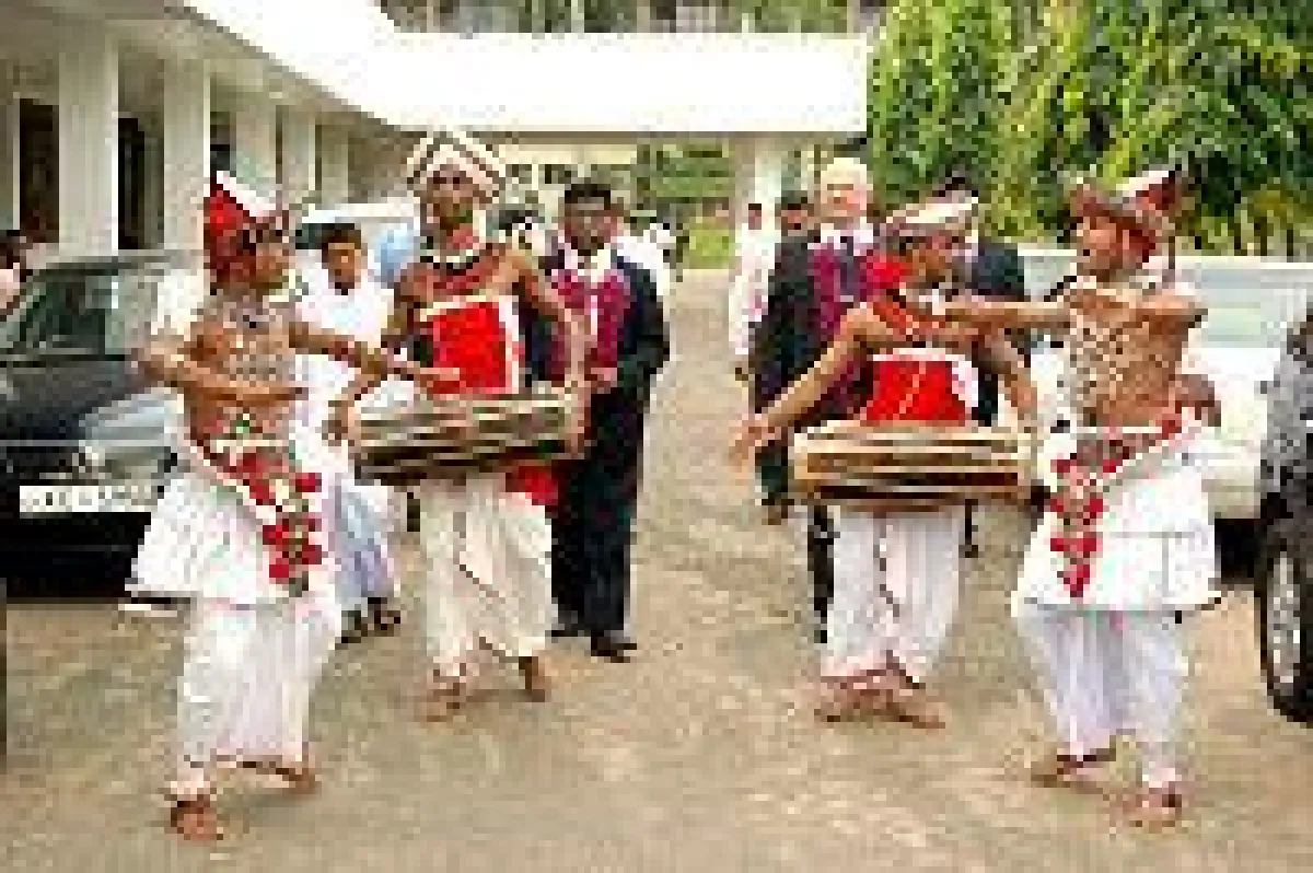 Besonderes kulturelles Willkommen mit Tänzern aus Kandyan