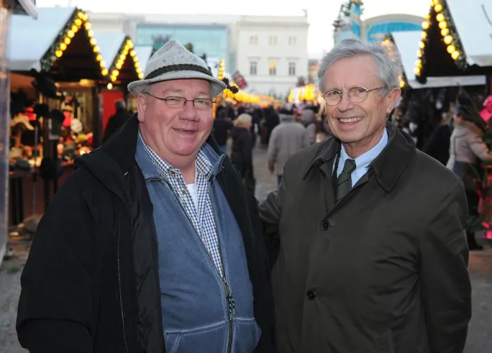 Bild: Prominenter Start: Wilhelm von Boddien eröffnet den Nostalgischen Weihnachtsmarkt auf dem Schlossplatz