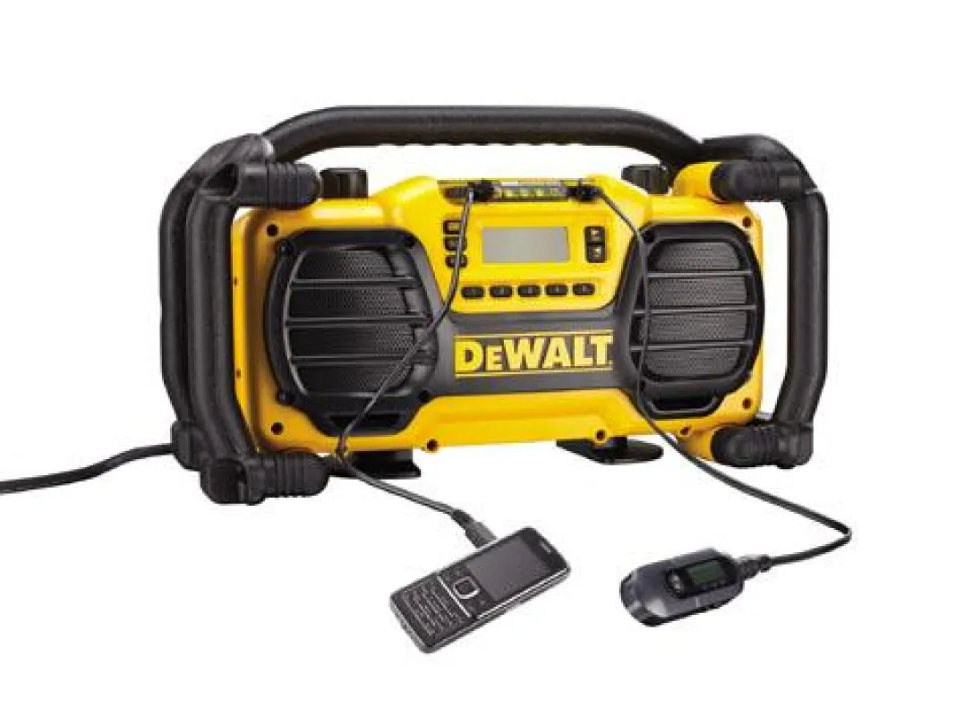 Das neue Akku-/Netzradio DC 013 von DEWALT ist Radio, Ladegerät und Stromverteiler. Es lädt Li-Ion-, NiMH- und NiCd-Akkus bis 18 V