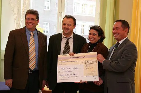 Erlöse der Benefizveranstaltung „Laufend gegen Krebs“ übergeben Bild: Erlöse der Benefizveranstaltung „Laufend gegen Krebs“ übergeben