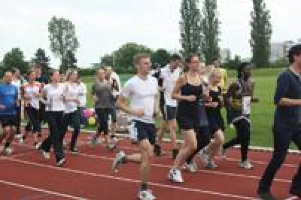 Bild: EMS Charity League Sprinter laufen für Kinder und Bildung