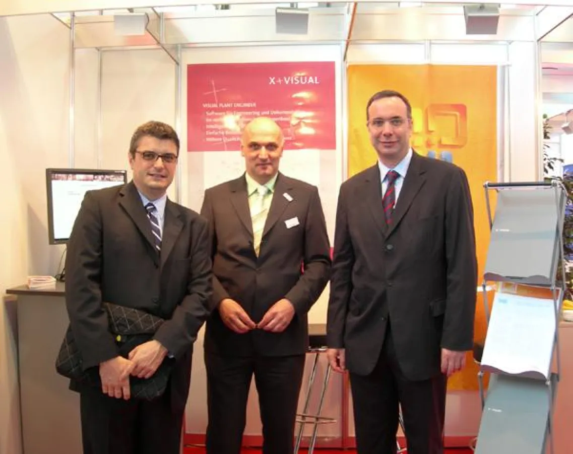 Wirtschaftssenator Harald Wolf (r.) und der Geschäftsführer der Berlin Partner GmbH René Gurka (l.) besuchten den X-Visual Stand.