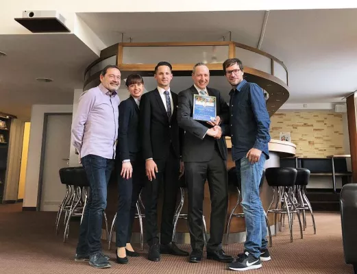 Bild: Premium Partner Platin - Best Western Hotel München-Airport erhält Auszeichnung von der Therme Erding
