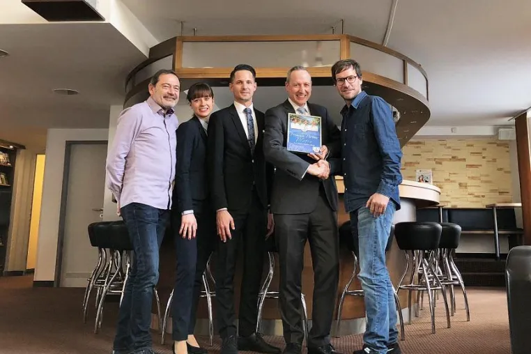 Bild: Premium Partner Platin - Best Western Hotel München-Airport erhält Auszeichnung von der Therme Erding
