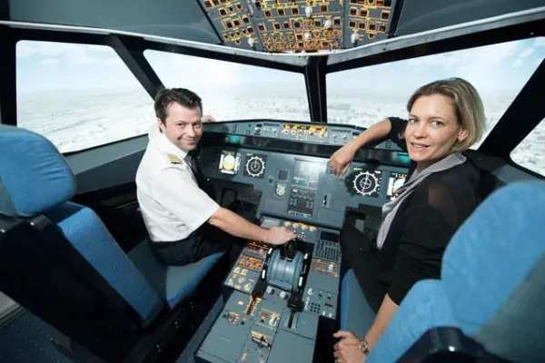 Bild: Abheben mitten in Wien mit dem ersten Airbus A320-Simulator mit Kabine – BILD