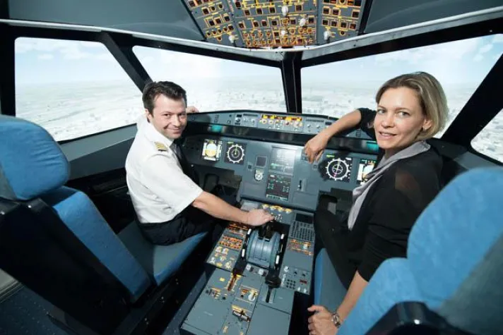Bild: Abheben mitten in Wien mit dem ersten Airbus A320-Simulator mit Kabine – BILD