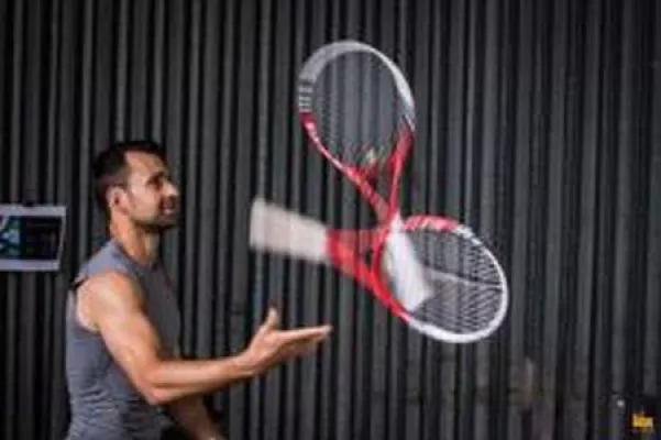 Bild: Nicolas Kiefer schlägt auf Tennis- und Golfplätzen auf Der IOS-Markenbotschafter engagiert sich auch karitativ