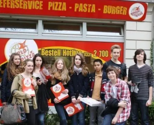 Bild: Pizzabacken am Zukunftstag bei WOP