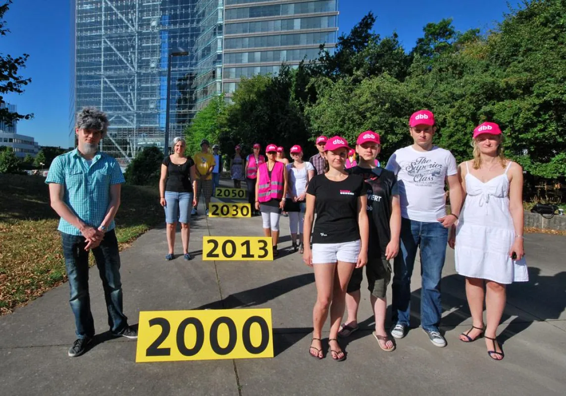 Im Jahr 2000 kommen noch vier Beitragszahler für einen Renter auf, 2050 ist es nur noch einer