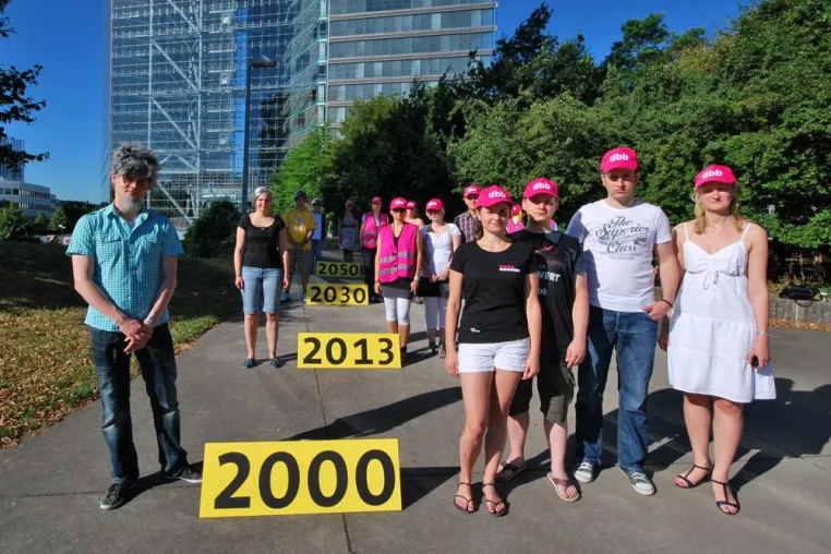 2050: Schwere Last – Allein mit einem Rentner Bild: 2050: Schwere Last – Allein mit einem Rentner