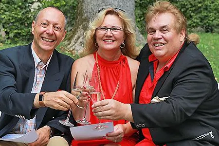Bild: REUTHER-ENTERTAINMENTS nimmt Schlagerkünstler Duo GoldStars unter Vertrag: Auf Erfolgskurs mit Duo GoldStars