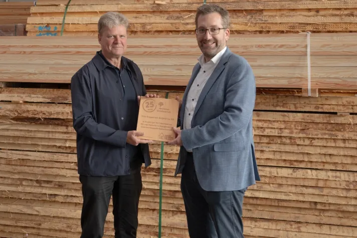 Bild: Holzhändler Enno Roggemann: seit 25 Jahren erfolgreich FSC®-zertifiziert