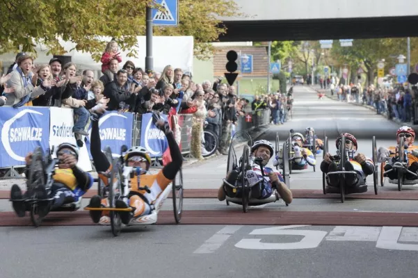Bild: Vico Merklein vom Team Sopur siegt beim Heidelberger Rollstuhlmarathon