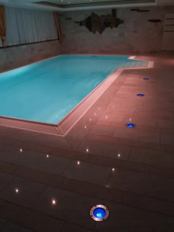 Poolfolie / Poolinnenhülle und Pool Abdeckung zum Sparen Bild: Poolfolie / Poolinnenhülle und Pool Abdeckung zum Sparen