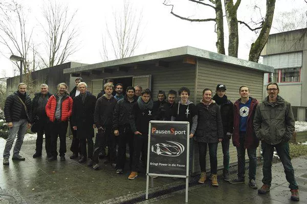 Bild: Azubis bauen Pausensporthäuschen für Welfen-Gymnasium