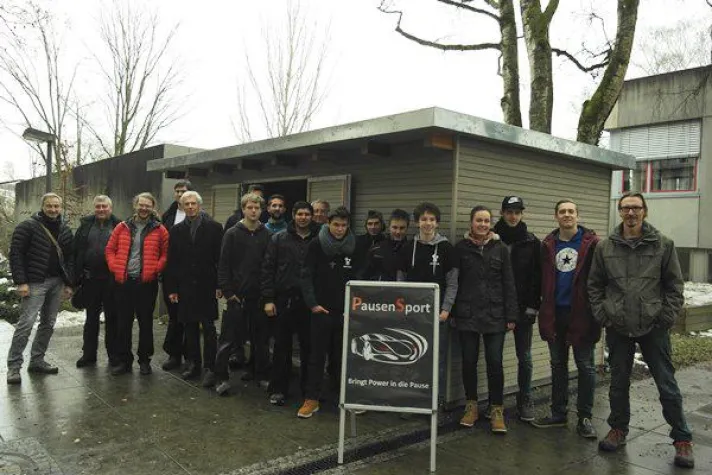 Azubis bauen Pausensporthäuschen für Welfen-Gymnasium Bild: Azubis bauen Pausensporthäuschen für Welfen-Gymnasium