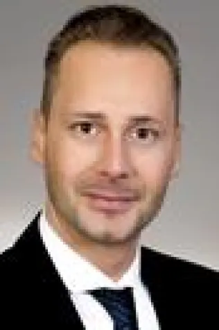 Bild: Sebastian Pfeifer verstärkt AENGEVELT in Leipzig