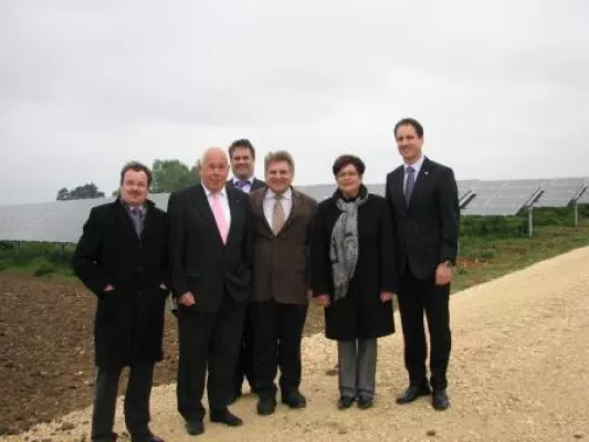 Bild: Bürger-Solar-Genossenschaft SonnenBank Dillinger Land eG hat ihren ersten Solarpark offiziell eingeweiht