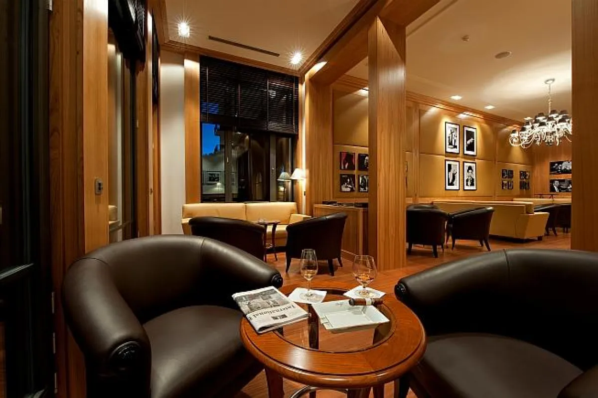 Smokers Lounge