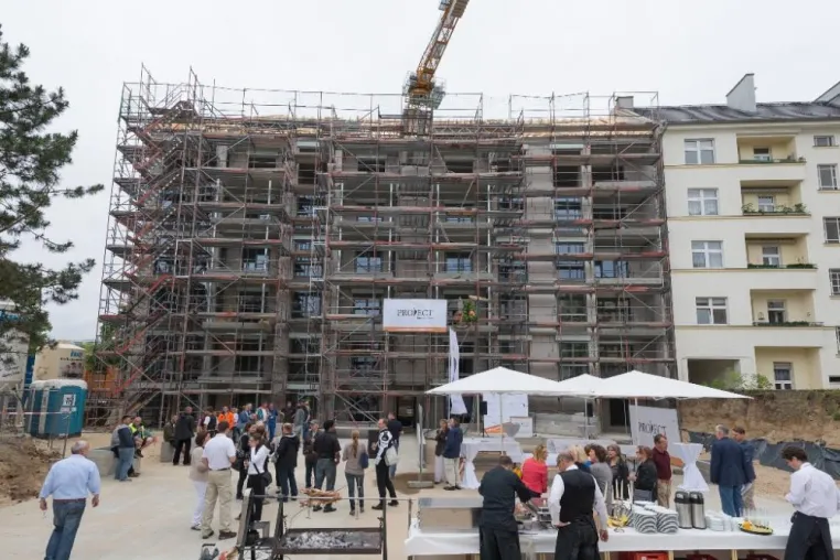 Berlin: PROJECT Immobilien feiert Richtfest für die AmalienEtagen am Volkspark Wilmersdorf Bild: Berlin: PROJECT Immobilien feiert Richtfest für die AmalienEtagen am Volkspark Wilmersdorf