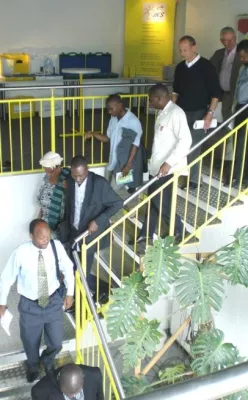 Bild: Delegation aus Mosambik zu Gast bei IKS Photovoltaik