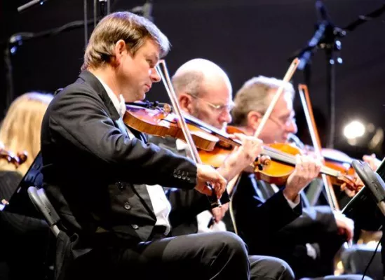Rhythmische Urkräfte – Carmina Burana wird wild, bunt und lebensbejahend Bild: Rhythmische Urkräfte – Carmina Burana wird wild, bunt und lebensbejahend