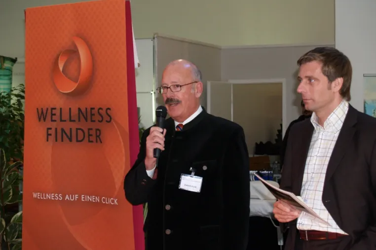 Bild: Wellnessfinder.com enthüllte auf der ITB sein neues Logo - Bewegung für ein bewährtes Konzept