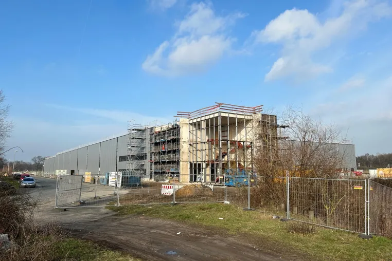 Bild: In Hannover entsteht eine nachhaltige Großfabrik für Mehrwegsysteme und Paletten