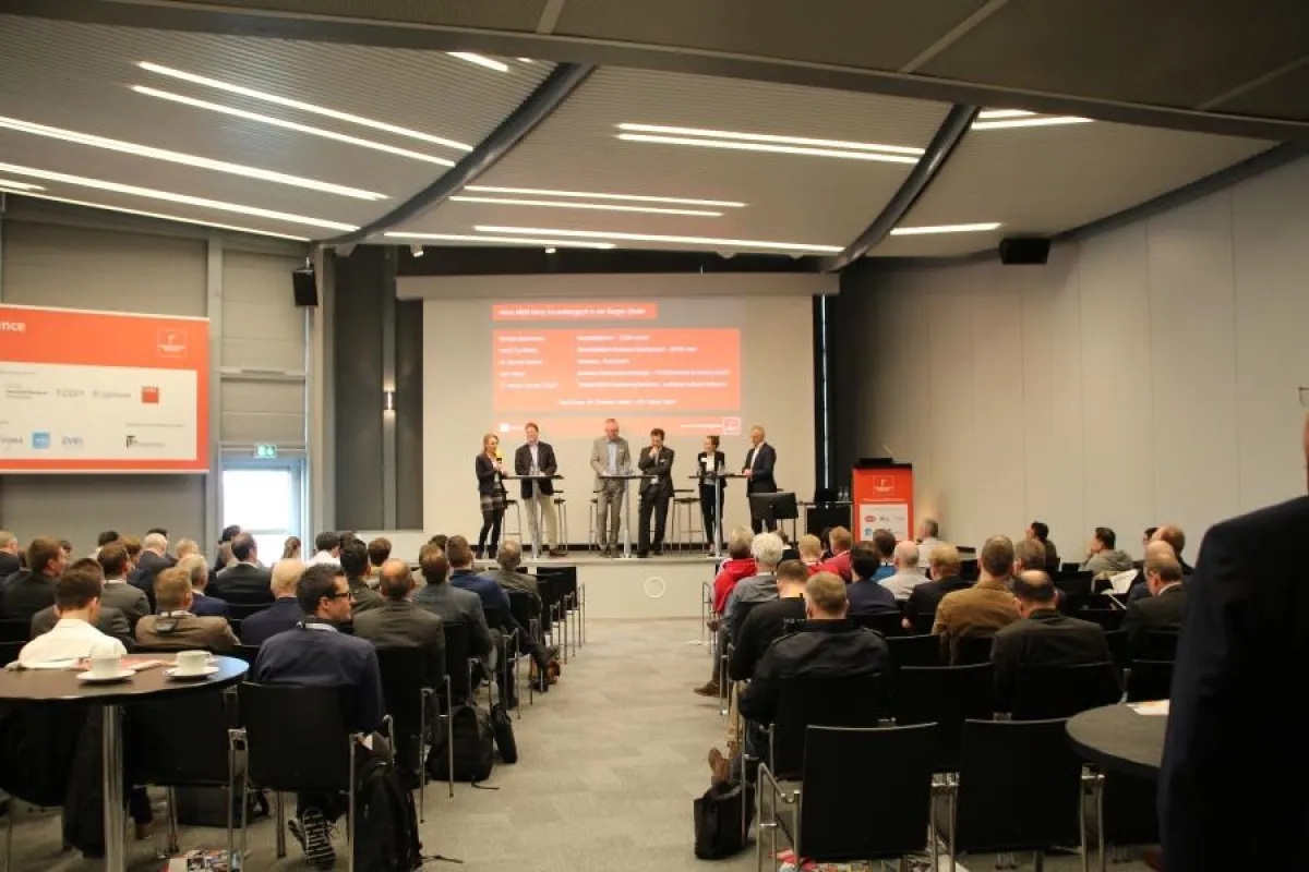Die Podiumsdiskussion 2019 auf der Hannover Messe (Foto: SC Lötters)