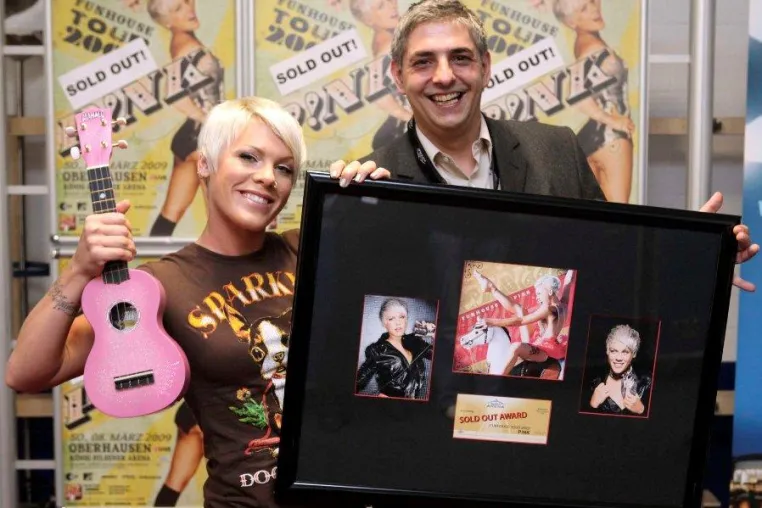 Bild: PINK mit Sold Out-Award der König-Pilsener-ARENA in Oberhausen ausgezeichnet