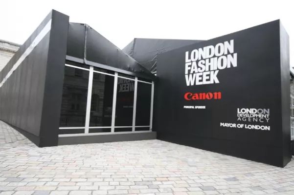 Bild: London sieht schwarz - Losberger auf der Fashion Week 2009 in London