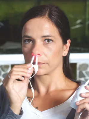 Bild: Heuschnupfen schnell und sanft ohne Chemie lindern – mit dem Infrarot-Lichttherapiegerät RhinoFit®
