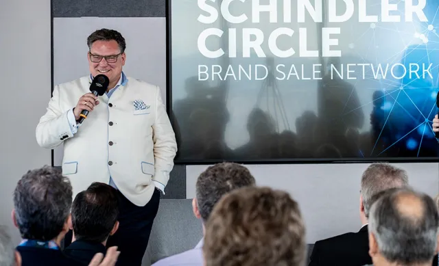 Bild: „DUMMSCHWÄTZER & DER KNALL“ – Bernhard Schindler: MONOPOLY LÄSST DEN MITTELSTAND VERBLUTEN