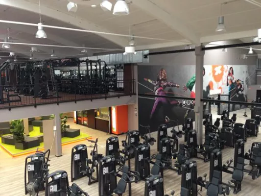 Bild: Willkommen bei den Menschen: FitX eröffnet zehntes Studio.