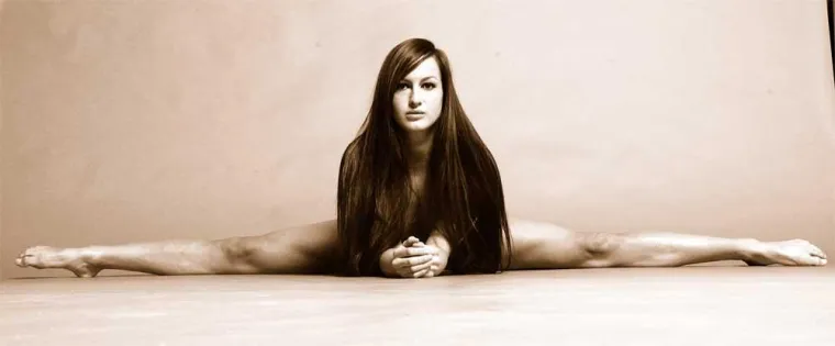 Jenny Adler – eine Sängerin und Artistin, die entzückt und verführt Bild: Jenny Adler – eine Sängerin und Artistin, die entzückt und verführt