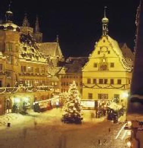 Bild: In Rothenburg Bilderrahmen shoppen und Weihnachten genießen