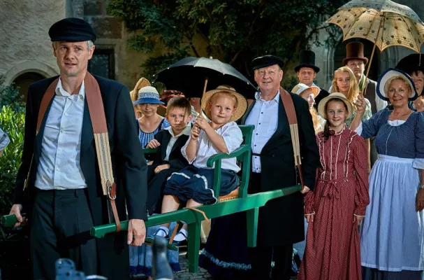 Bild: Sächsische Schweiz: Stellprobe mit Sänfte für Festumzug Stolpen800