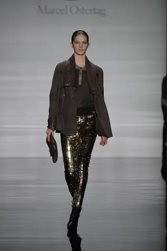 Bild: Fest für die Sinne - Modeopfer110.de über die Herbst/Winter 09 Modekollektion von Designer Marcel Ostertag