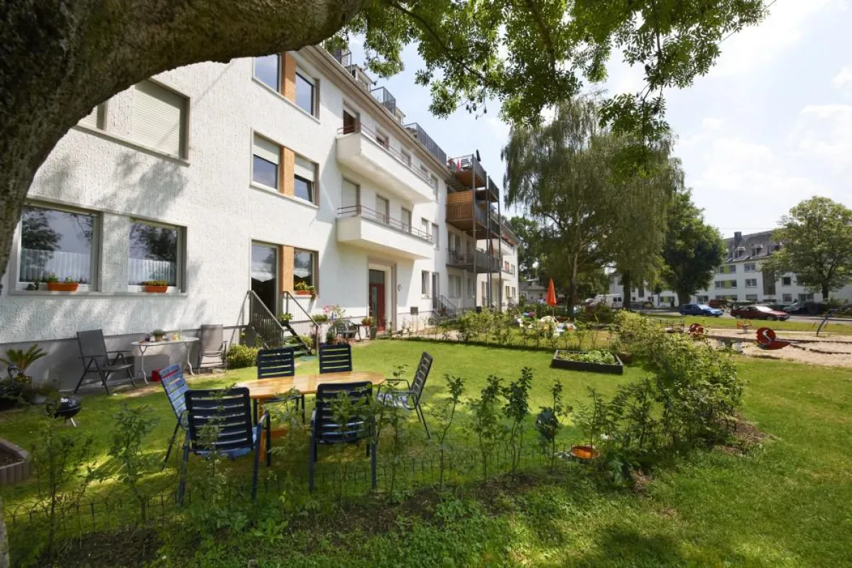 Spielplatz direkt am Wohnhaus und eigener Garten: Viel Platz für Kinder im Wohnquartier Sonnwiese