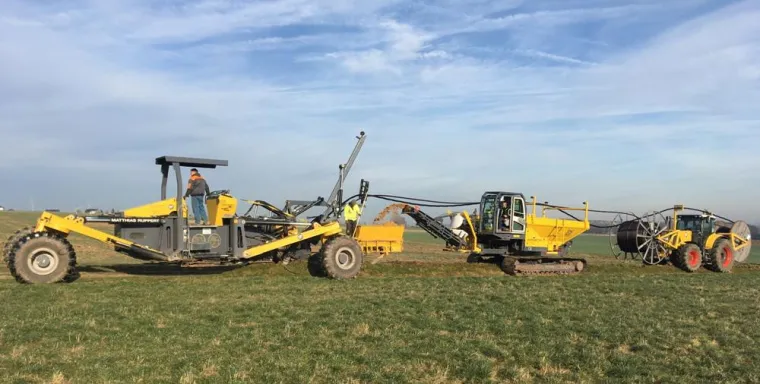 Kabelverlegung leicht gemacht: Tiefbaumaschine aus England eingetroffen Bild: Kabelverlegung leicht gemacht: Tiefbaumaschine aus England eingetroffen