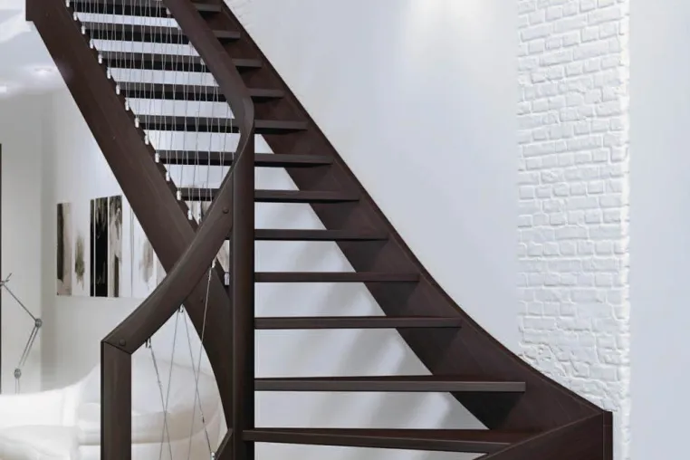 Bild: Massivholztreppe überzeugt durch Schlichtheit und Originalität