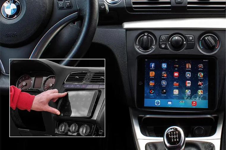 Bild: iPad Mini im Armaturenbrett