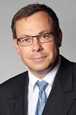 Bild: Wenn der Feuerteufel sein Unwesen treibt - warum eine umfassende Versicherung so wichtig ist!